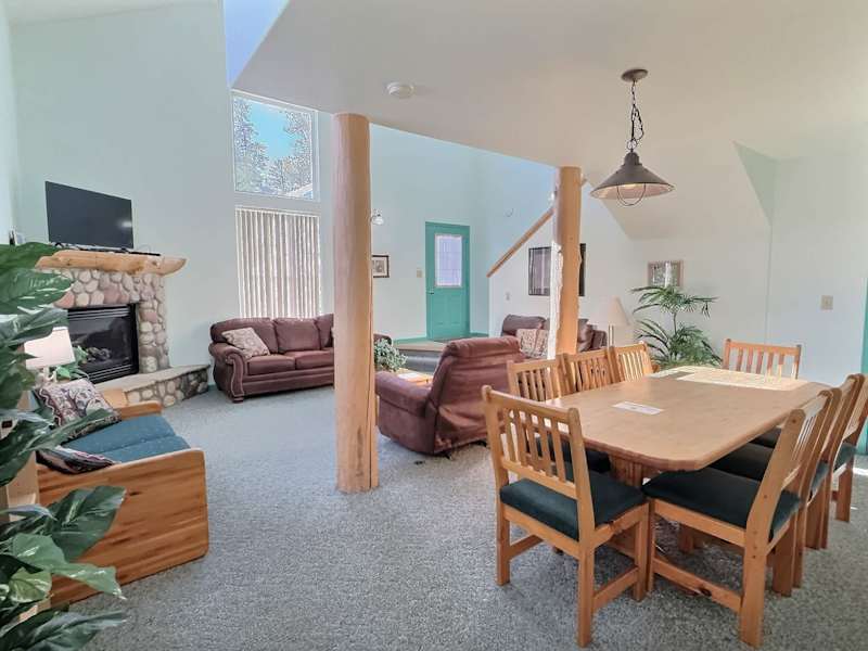 3BR Log Cabin in the Pines | Sleeps 6 | Fireplace