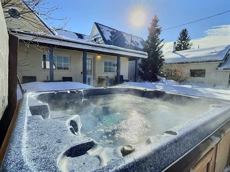 4BR Victorian - Hot Tub - Sauna - Sleeps 10!