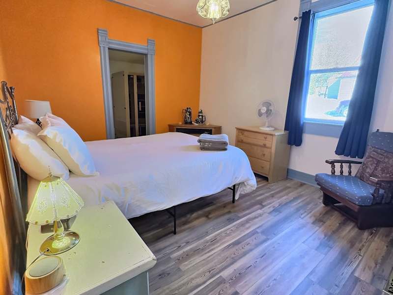 4BR Victorian - Hot Tub - Sauna - Sleeps 10!