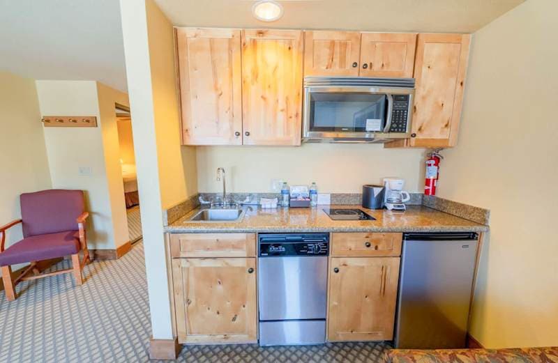 Grand Lodge Studio 153 — Walk to Ski Lifts, Pool, Hot Tub