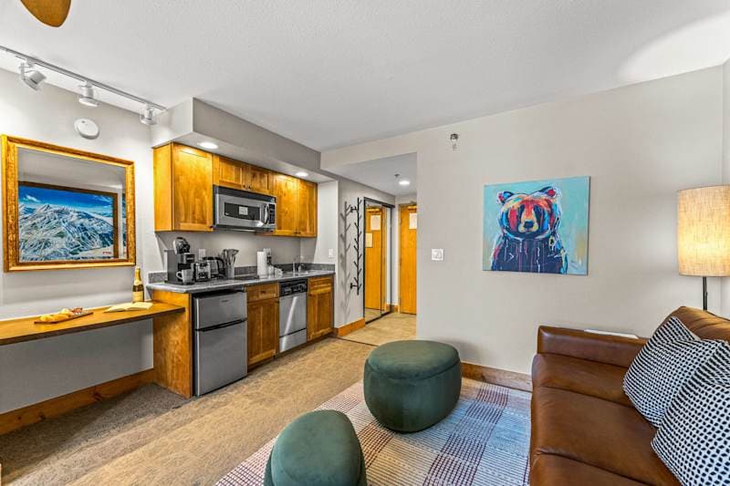 Grand Lodge Studio 412 — Pet-Friendly, Ski-In/Out Mt Crested Butte | Traverse