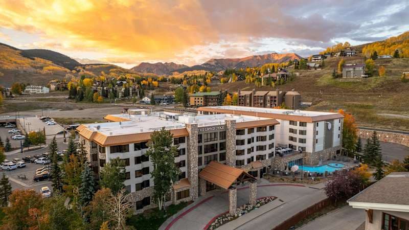Grand Lodge Studio 153 — Walk to Ski Lifts, Pool, Hot Tub