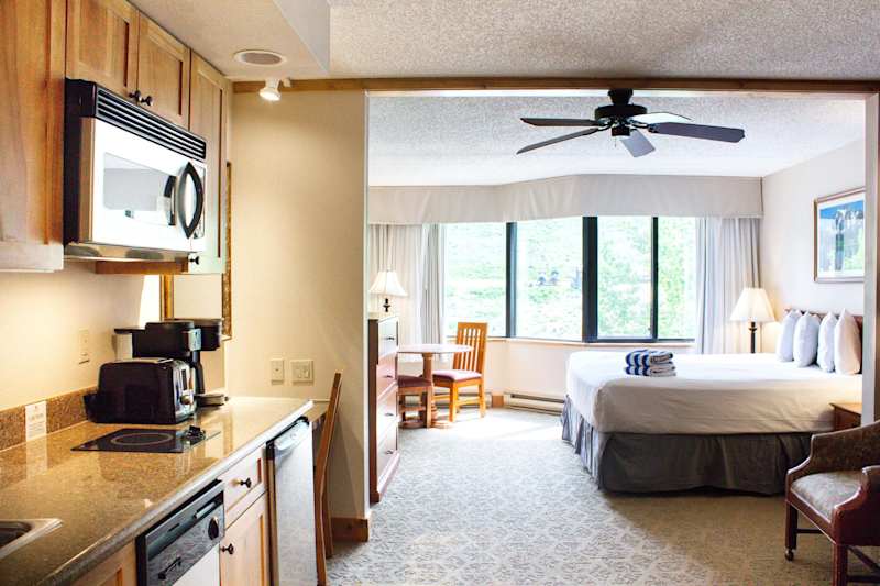 Stellar Location, Pool, Steam Room, Gym