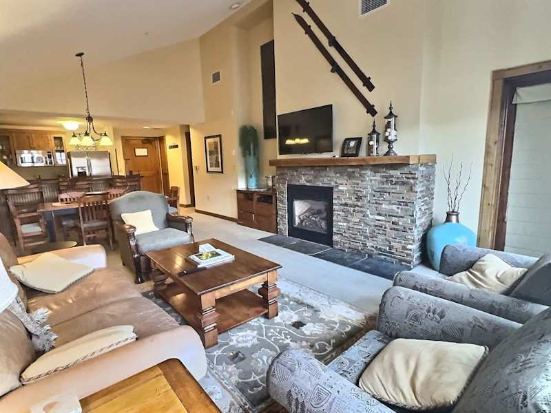 1 Bedroom, Top floor, Vaulted open space, Base Area Luxury
