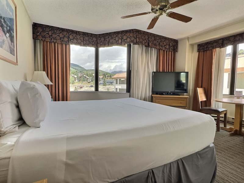 King Room w Pool & Hot Tub - 5min to Lifts