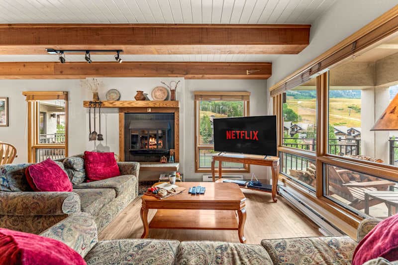 4-Min Walk to Lifts - Ski Condo w/ Hot Tubs