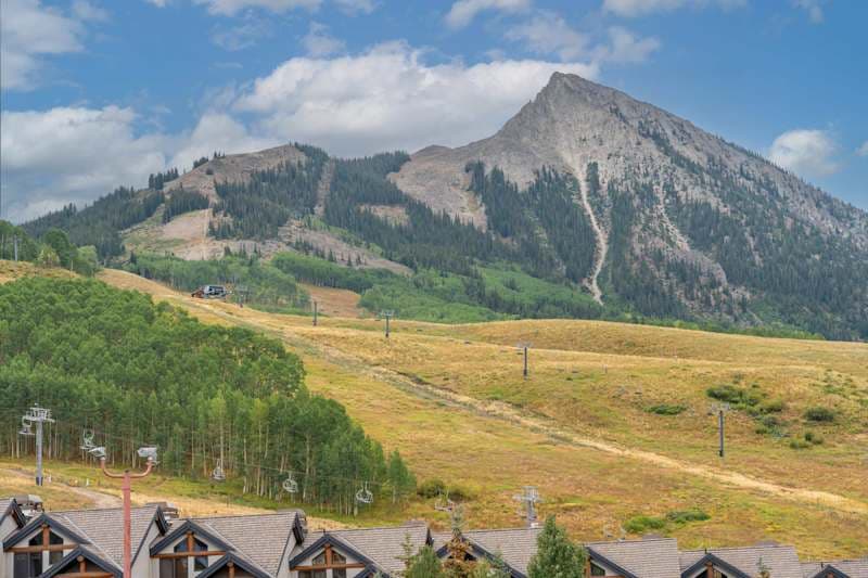 4-Min Walk to Lifts - Ski Condo w/ Hot Tubs