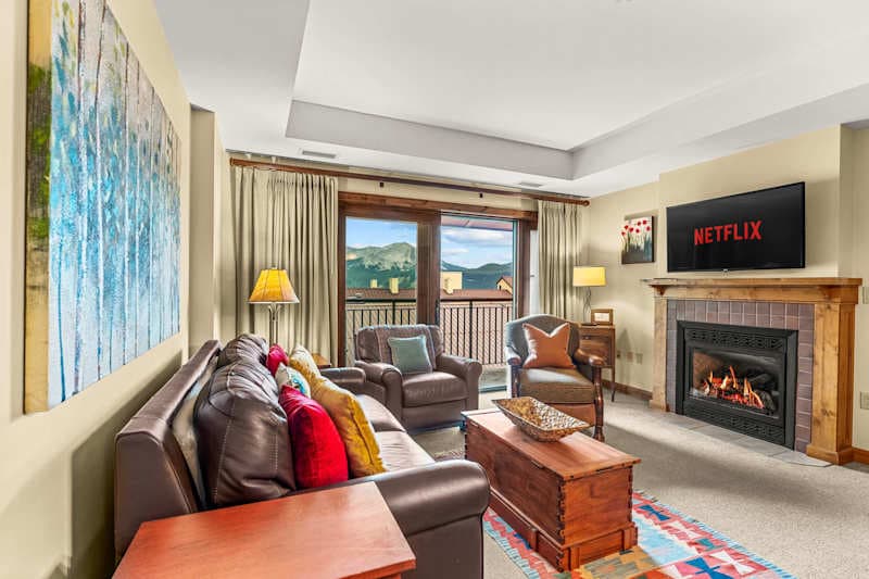 Beautiful 1 Bedroom with Full mountain views!
