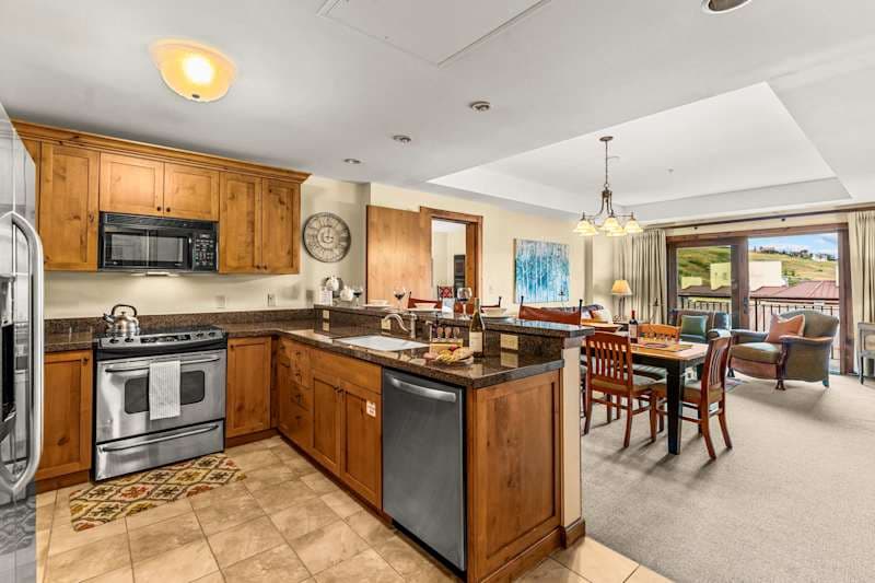 Beautiful 1 Bedroom with Full mountain views!