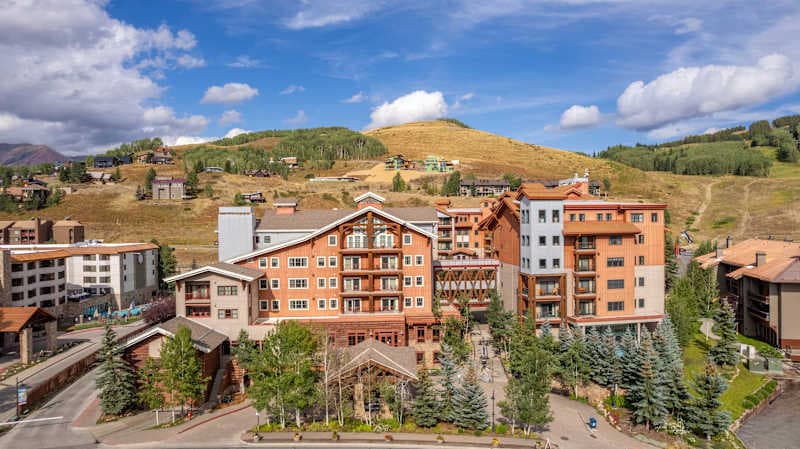 Lodge at Mountaineer Square, 2 bed, 3 bath Perfect location!