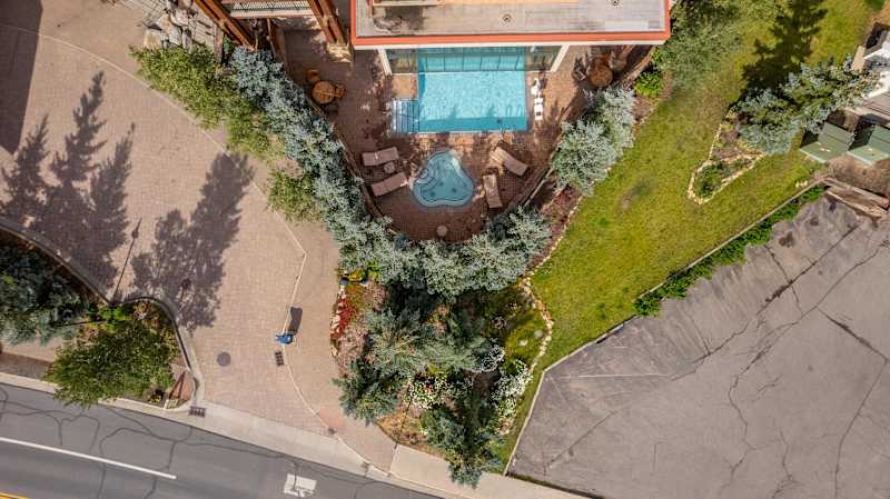 Lodge at Mountaineer Square, 2 bed, 3 bath Perfect location!
