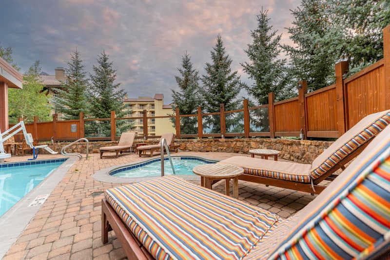Lodge at Mountaineer Square, 2 bed, 3 bath Perfect location!