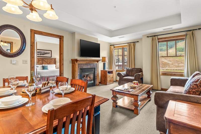 2 Bedroom Condo at the Lodge at Mountaineer Square, Hot Tub and Pool