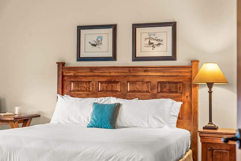 King Room | Balcony + View | Ski-In/Out | A/C