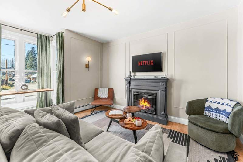 Hot Tub | 1BR | 1 Block to Main St | Pets OK