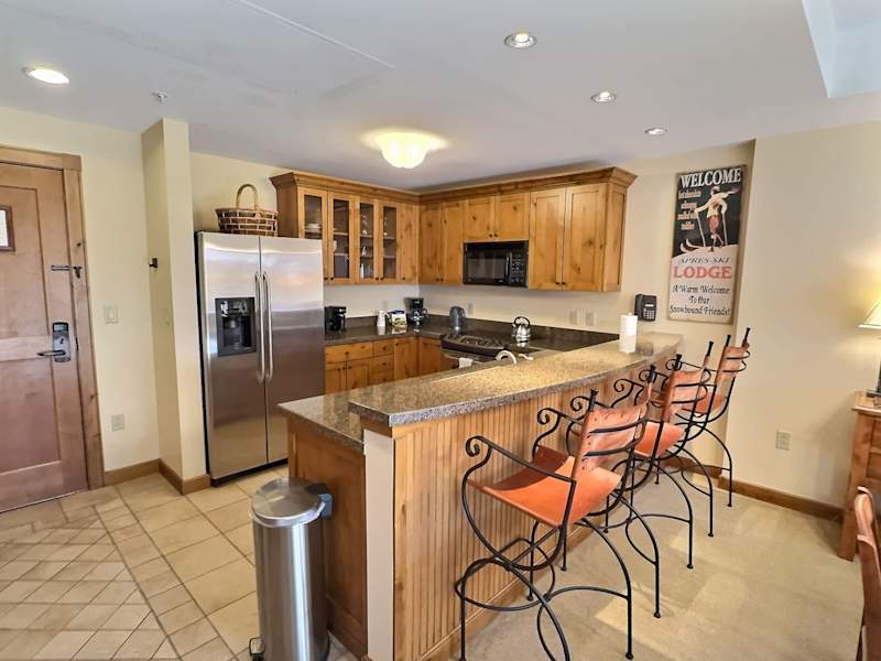 Mountaineer Square 313 — Ski-Base Condo, Pool & Hot Tub