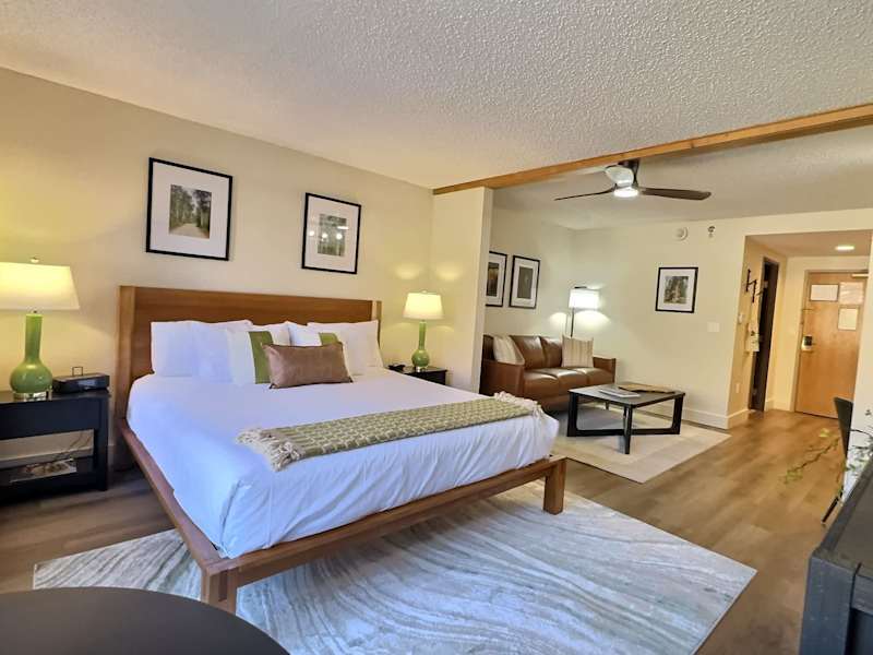 Renovated Studio | Walk to Lifts | Pool & Hot Tub
