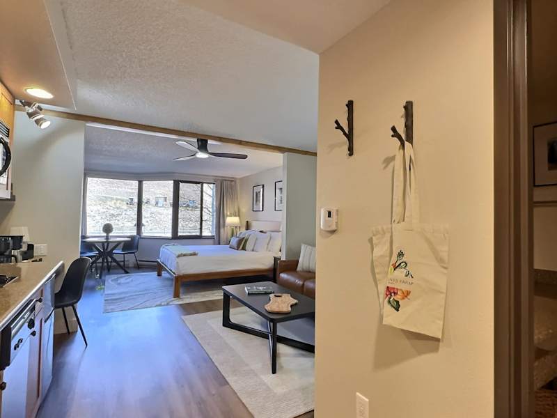 Renovated Studio | Walk to Lifts | Pool & Hot Tub