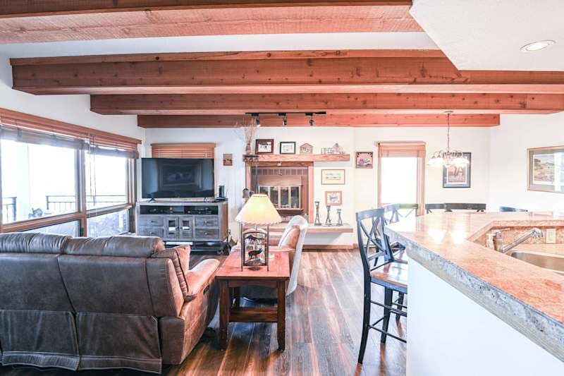 The Plaza 536 — 2BR Condo with Hot Tubs, Sauna & Pickleball