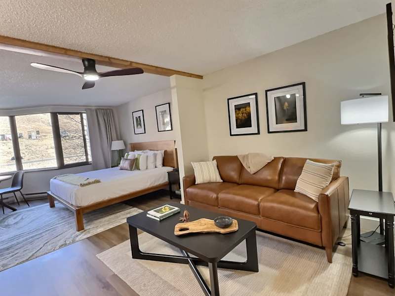 Renovated Studio | Walk to Lifts | Pool & Hot Tub