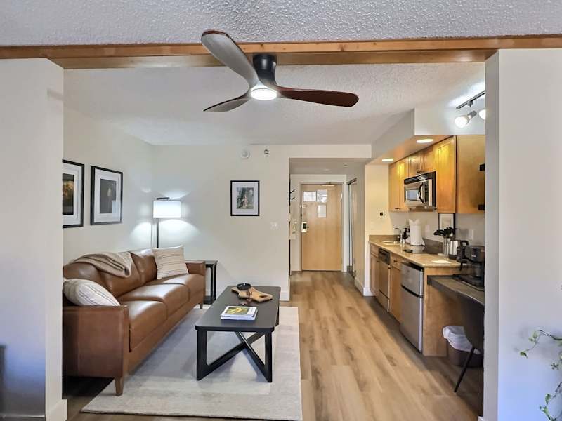 Renovated Studio | Walk to Lifts | Pool & Hot Tub
