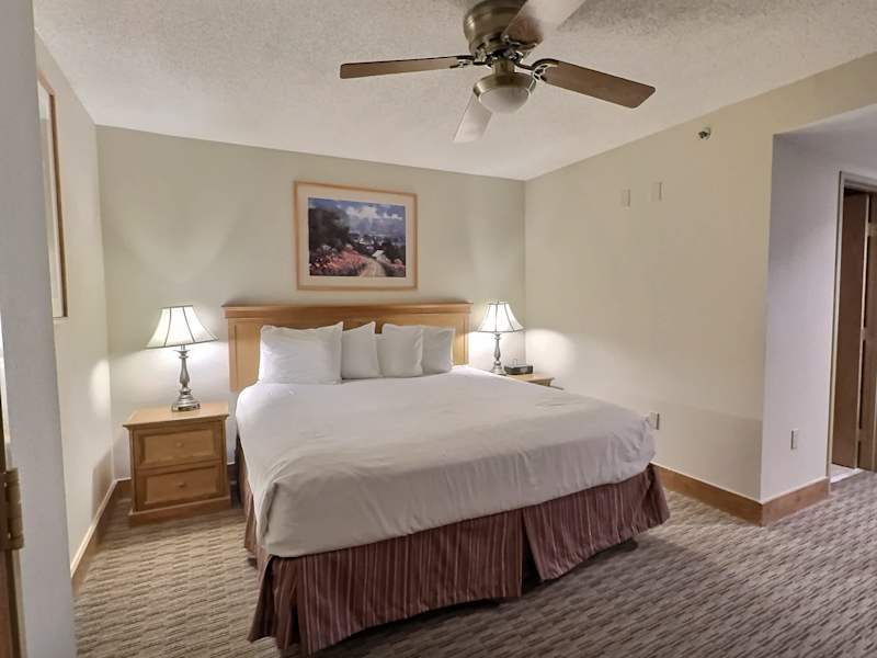Grand Lodge Ski Suite – Walk to Lifts, Hot Tub & Heated Pool