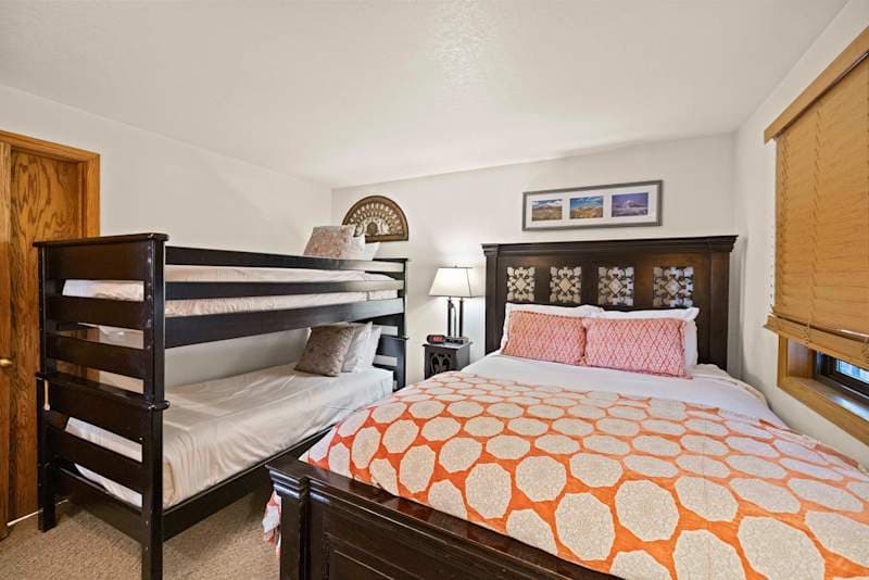Plaza at Woodcreek 431 - 2BR Ski Condo with Hot Tub & Sauna