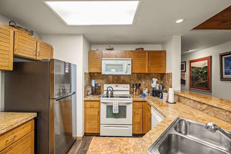 The Plaza 536 — 2BR Condo with Hot Tubs, Sauna & Pickleball