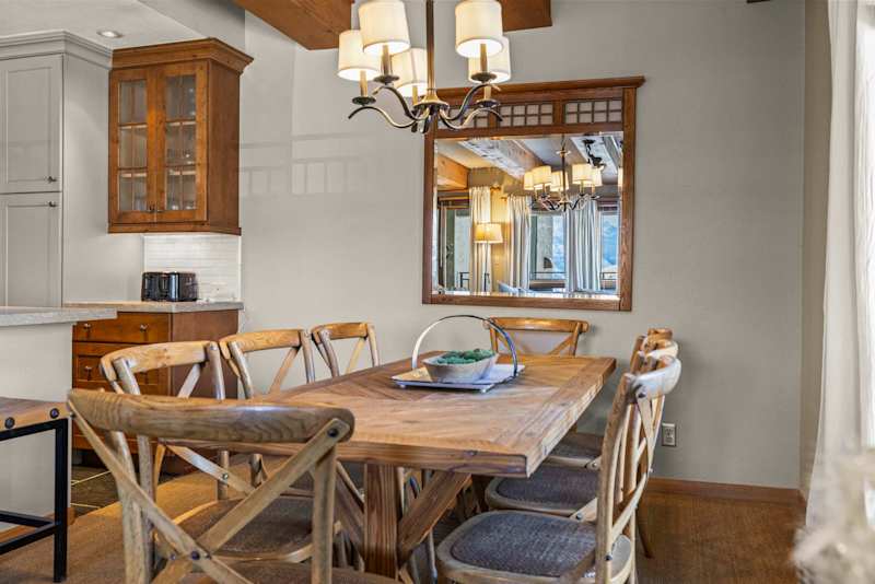 Modern Finishes and Cozy Vibes Plaza 2 BR mtn view