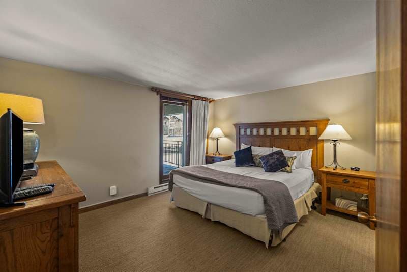 Modern Finishes and Cozy Vibes Plaza 2 BR mtn view