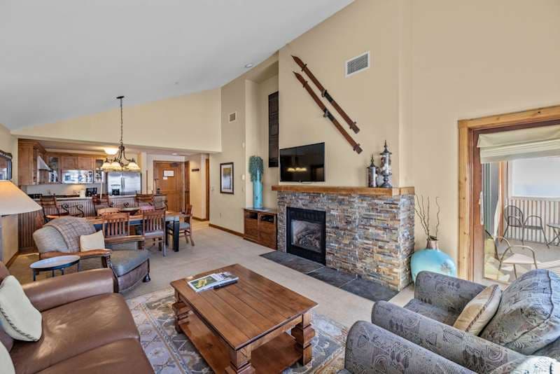 2 Bedroom Penthouse Condo at the Lodge at Mountaineer Square, Hot Tub and Pool