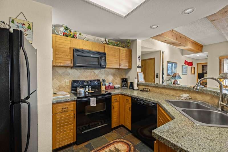 Hot Tub Condo by Ski Lifts w/ Mountain View