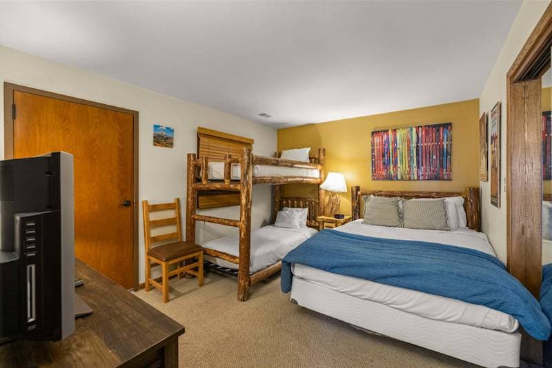 Hot Tub Condo by Ski Lifts w/ Mountain View