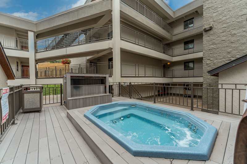 Plaza 241 at Woodcreek — 2BR Walk to Crested Butte Lifts