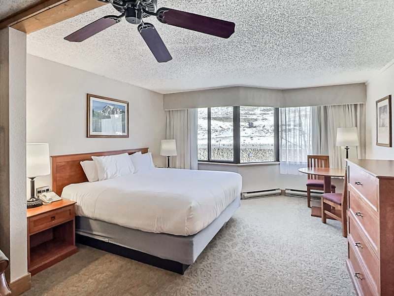Pet-Friendly | Walk to Lifts | Pool & Hot Tub
