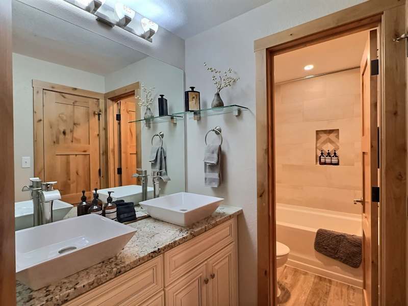 Plaza 538 at Woodcreek, 2BR Condo 100 Yds to Crested Butte Lifts