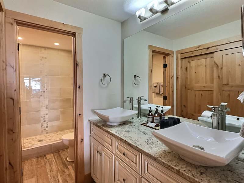 Plaza 538 at Woodcreek, 2BR Condo 100 Yds to Crested Butte Lifts