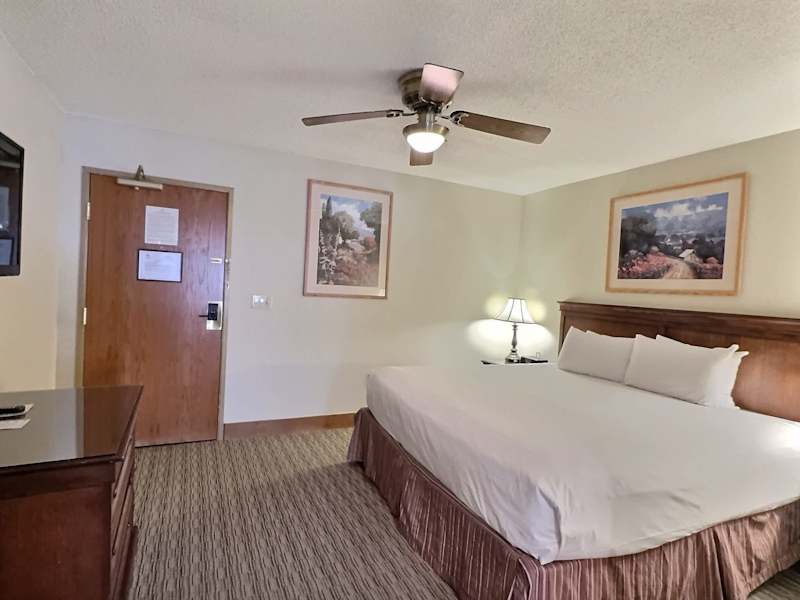 Pet-Friendly 1BR | Walk to Lifts | Pool, Hot Tub