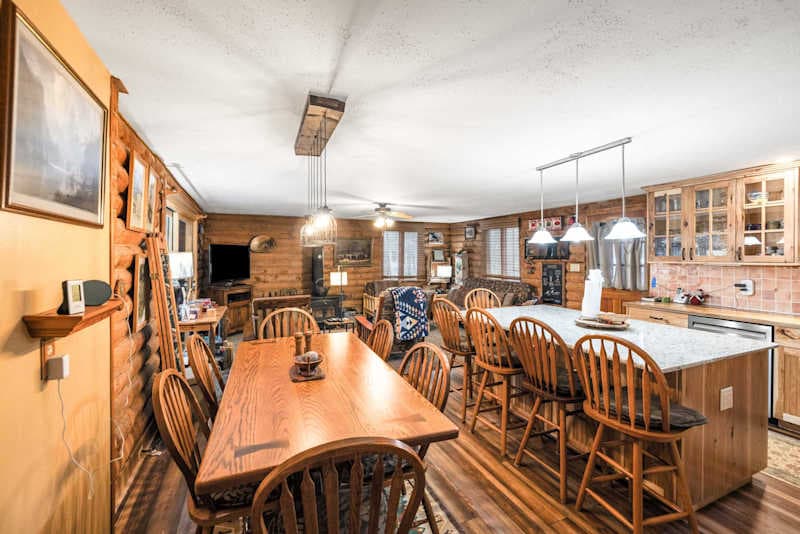 2BR Cabin–Deck Lake View & Access–BBQ, Pets OK!