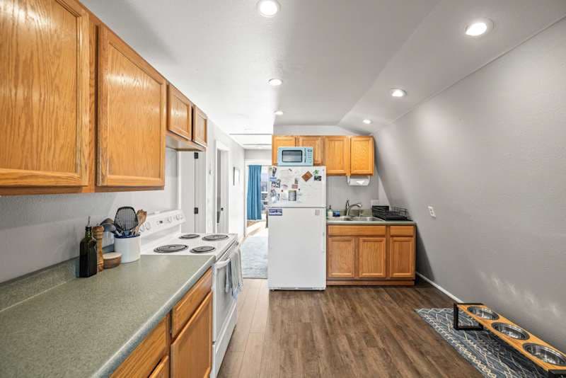 Dairy Flat — Pet-Friendly 2BR with Hot Tub, Walk to Downtown Leadville