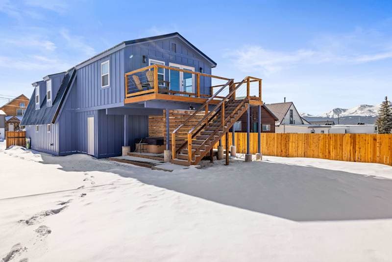 Dairy Flat — Pet-Friendly 2BR with Hot Tub, Walk to Downtown Leadville