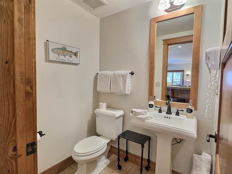 Black Bear 204 4BR Ski Condo, Walk to Lifts