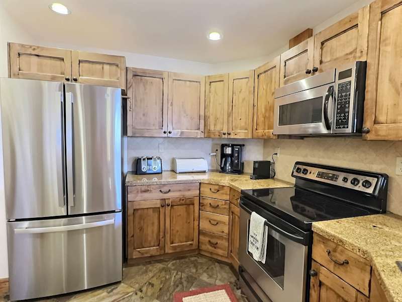 Black Bear 204 4BR Ski Condo, Walk to Lifts