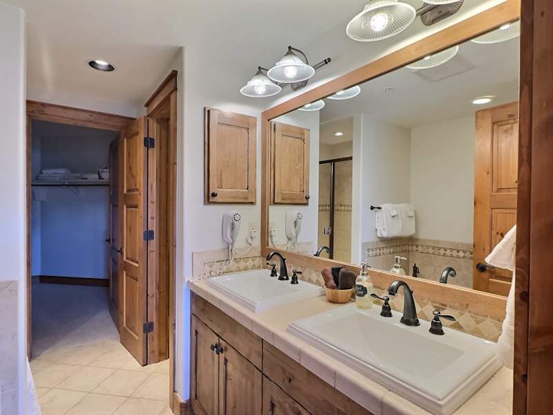 Black Bear 204 4BR Ski Condo, Walk to Lifts