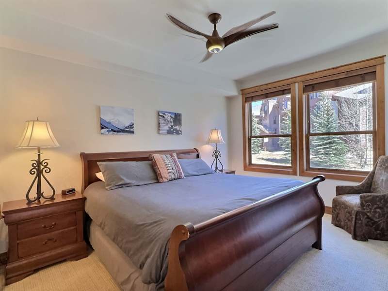 Black Bear 204 4BR Ski Condo, Walk to Lifts