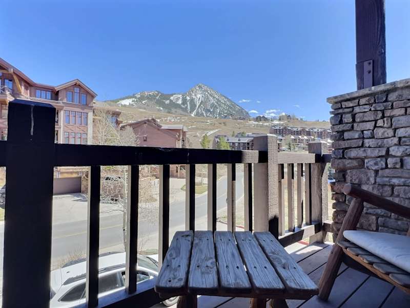 Black Bear 204 4BR Ski Condo, Walk to Lifts