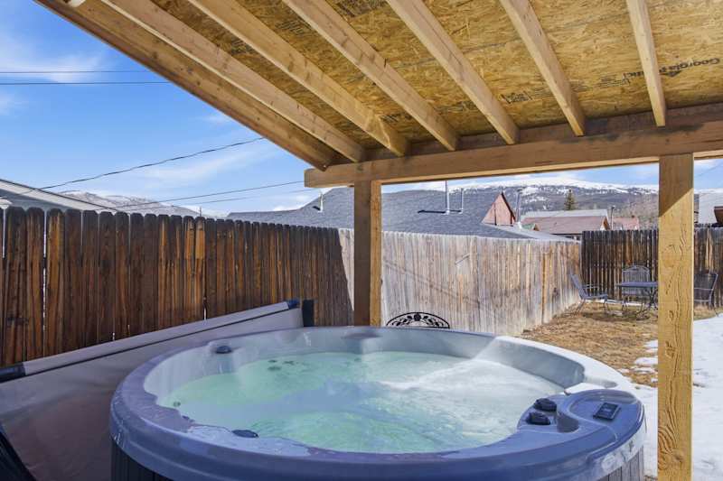Hot Tub | 2min Walk | Mtn Views | Sleeps 8 + Pets
