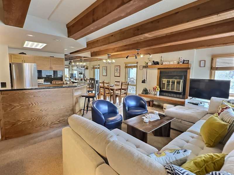 The Plaza 239, Ski-In Access & 2 Hot Tubs