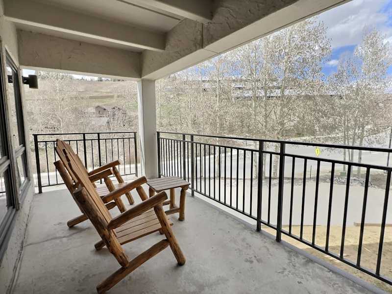 The Plaza 239, Ski-In Access & 2 Hot Tubs