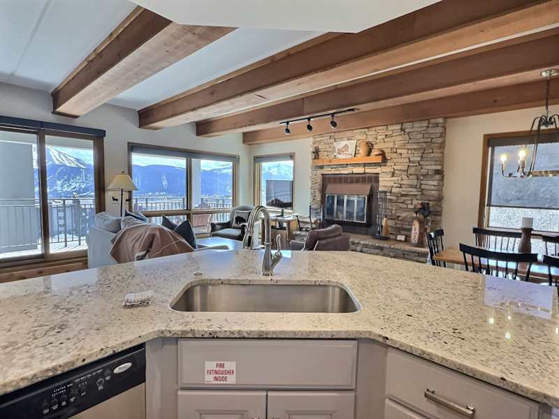 The Plaza 336 , Walk to Crested Butte Lifts & 2 Hot Tubs
